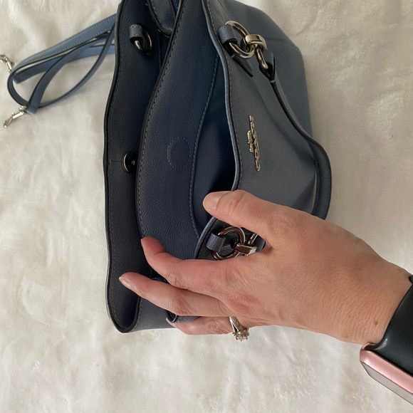 Coach Blue Leather Shoulder Bag with Structured Design - Picture 6 of 7